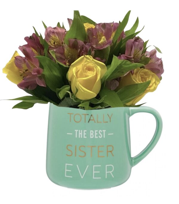 A cup with flowers inside of it that says " totally the best sister ever ".