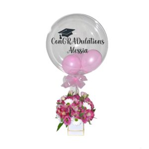 A balloon with the name of graduation and flowers.